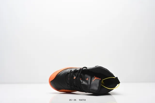 Air Jordan 12 काले और नारंगी बच्चों के बास्केटबॉल जूते 16