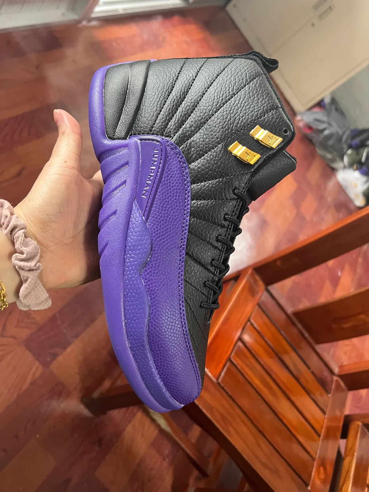 Air Jordan 12 أسود بنفسجي ذهبي أحذية كرة السلة 2