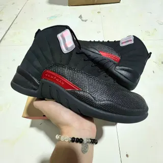 Tênis de basquete Air Jordan 12 preto e vermelho JUMPMAN