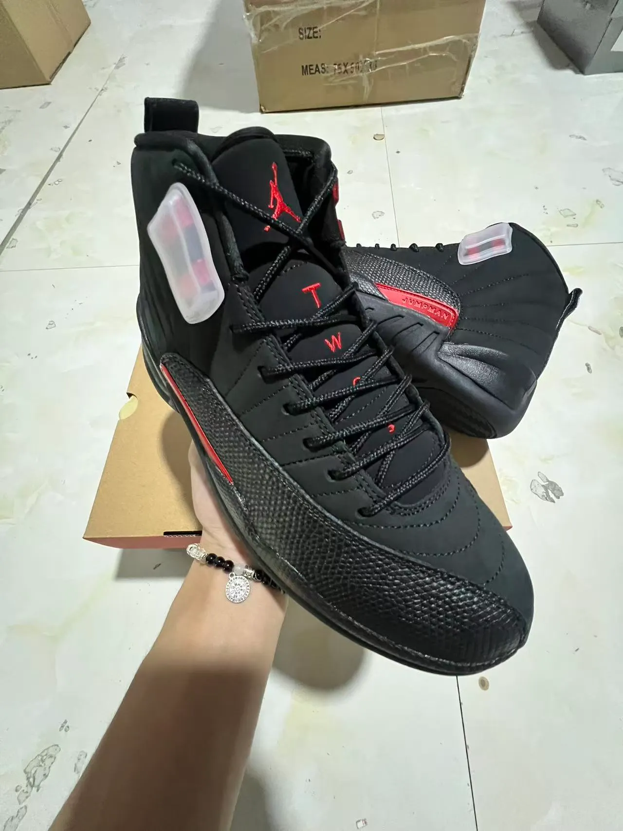 Air Jordan 12 黑红 JUMPMAN 篮球鞋 2