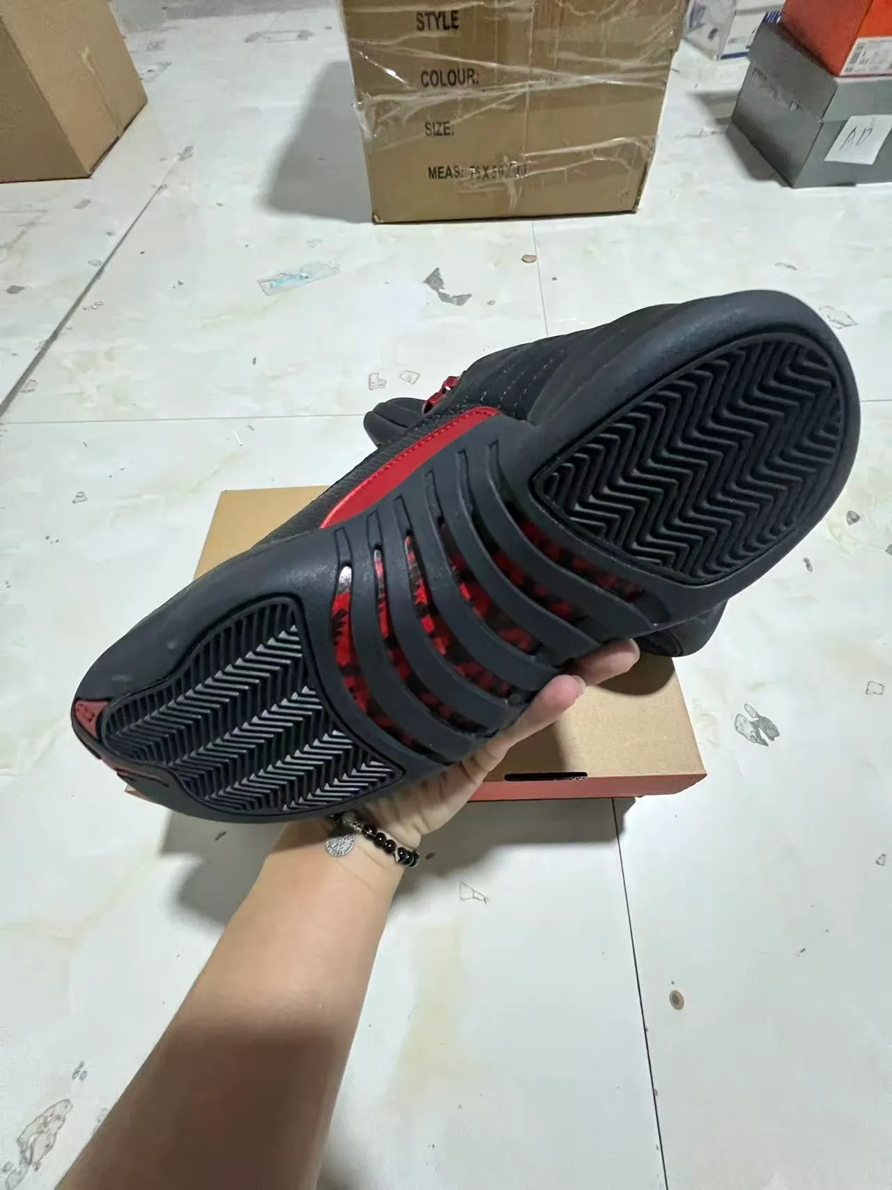 Air Jordan 12 黑红 JUMPMAN 篮球鞋 5