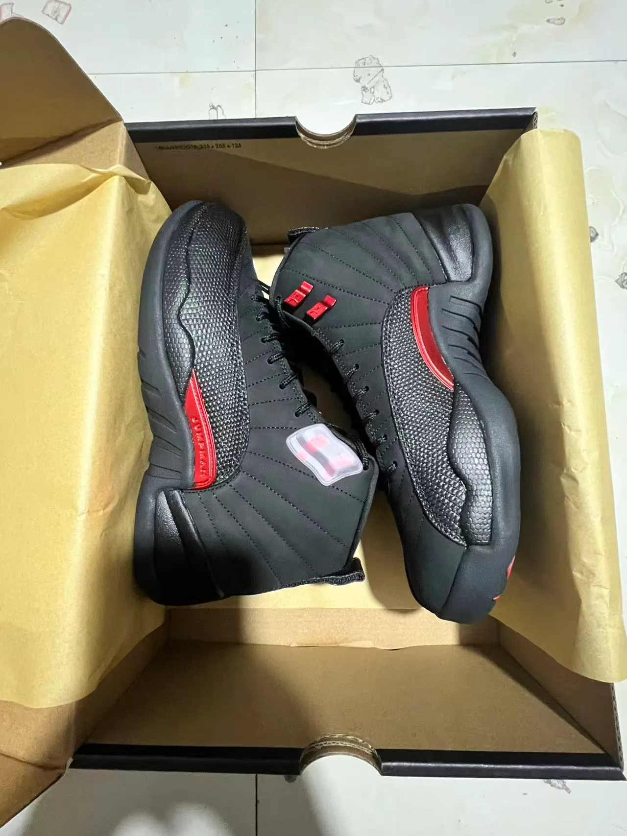 Air Jordan 12 黑红 JUMPMAN 篮球鞋 8