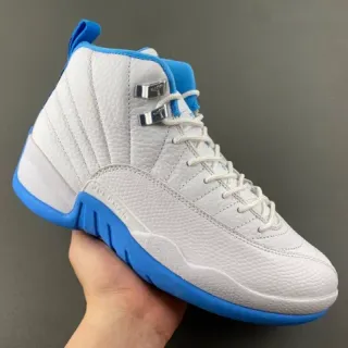 Tênis de basquete Air Jordan 12 branco e azul