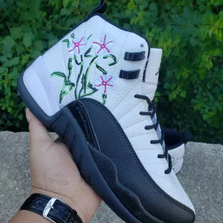 Air Jordan 12 白色黑色花卉刺绣篮球鞋