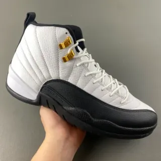 Tênis de basquete Air Jordan 12 branco preto dourado