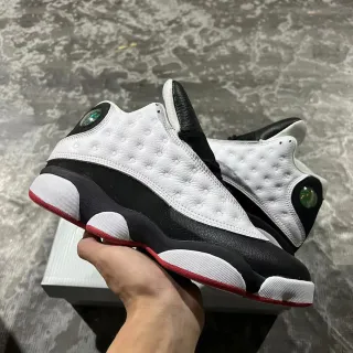 Air Jordan 13 白黑绿宝石篮球鞋