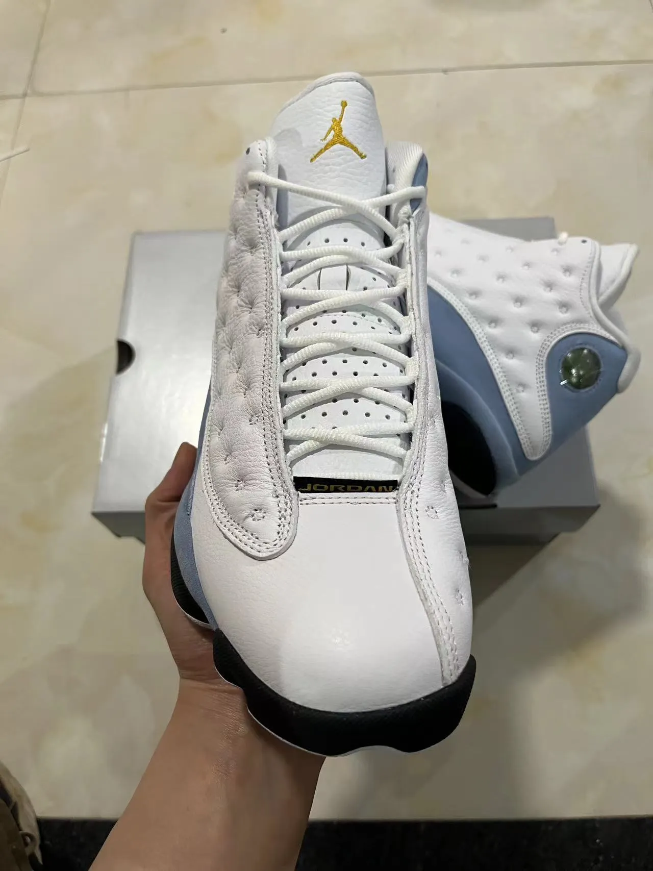 Chaussures de basketball Air Jordan 13 blanc bleu clair noir 3