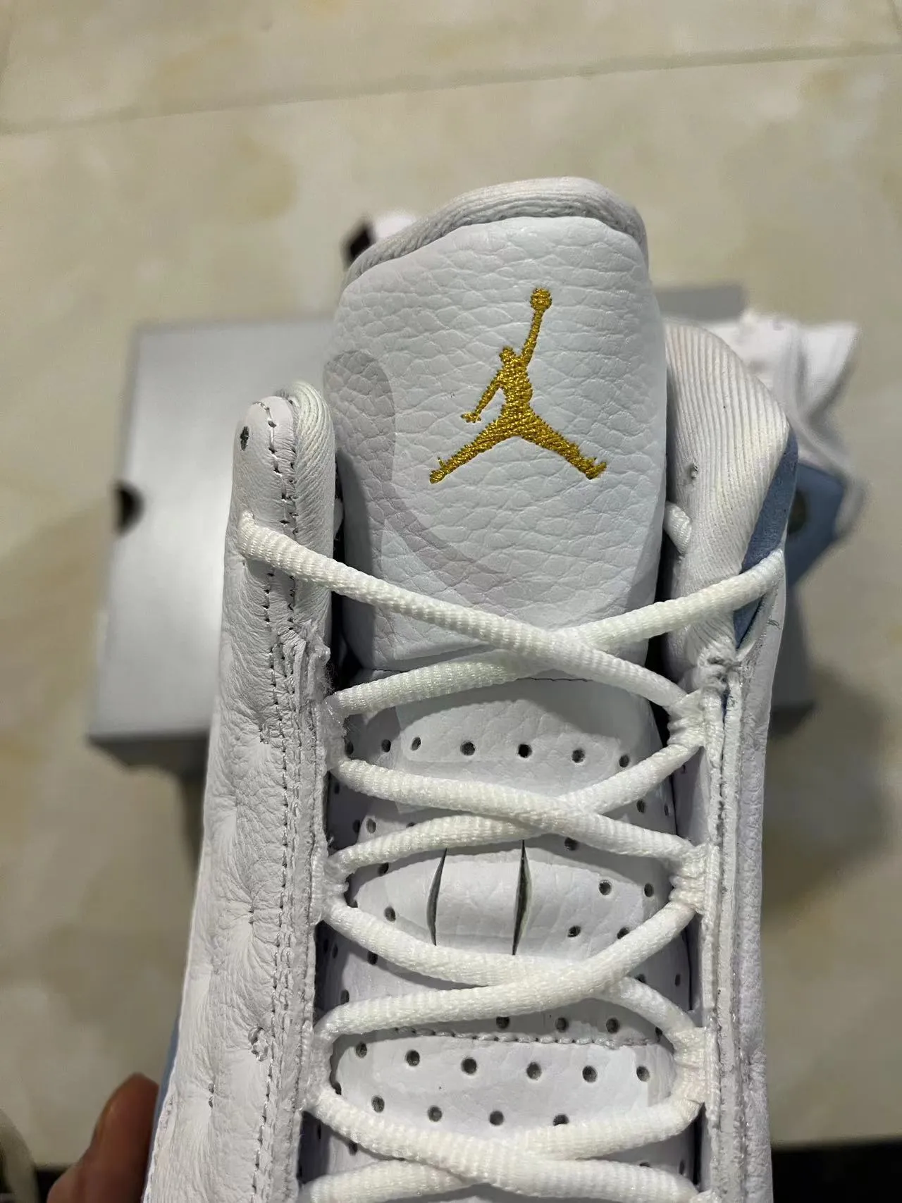 Chaussures de basketball Air Jordan 13 blanc bleu clair noir 4