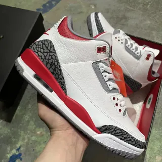 Tênis de basquete Air Jordan 3 branco, vermelho e cinza com estampa de elefante