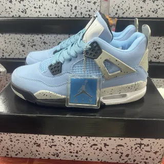 Tênis de basquete Air Jordan 4 azul-claro salpicado