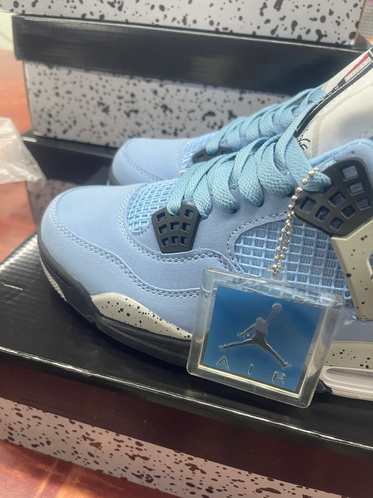 Tênis de basquete Air Jordan 4 azul-claro salpicado 3
