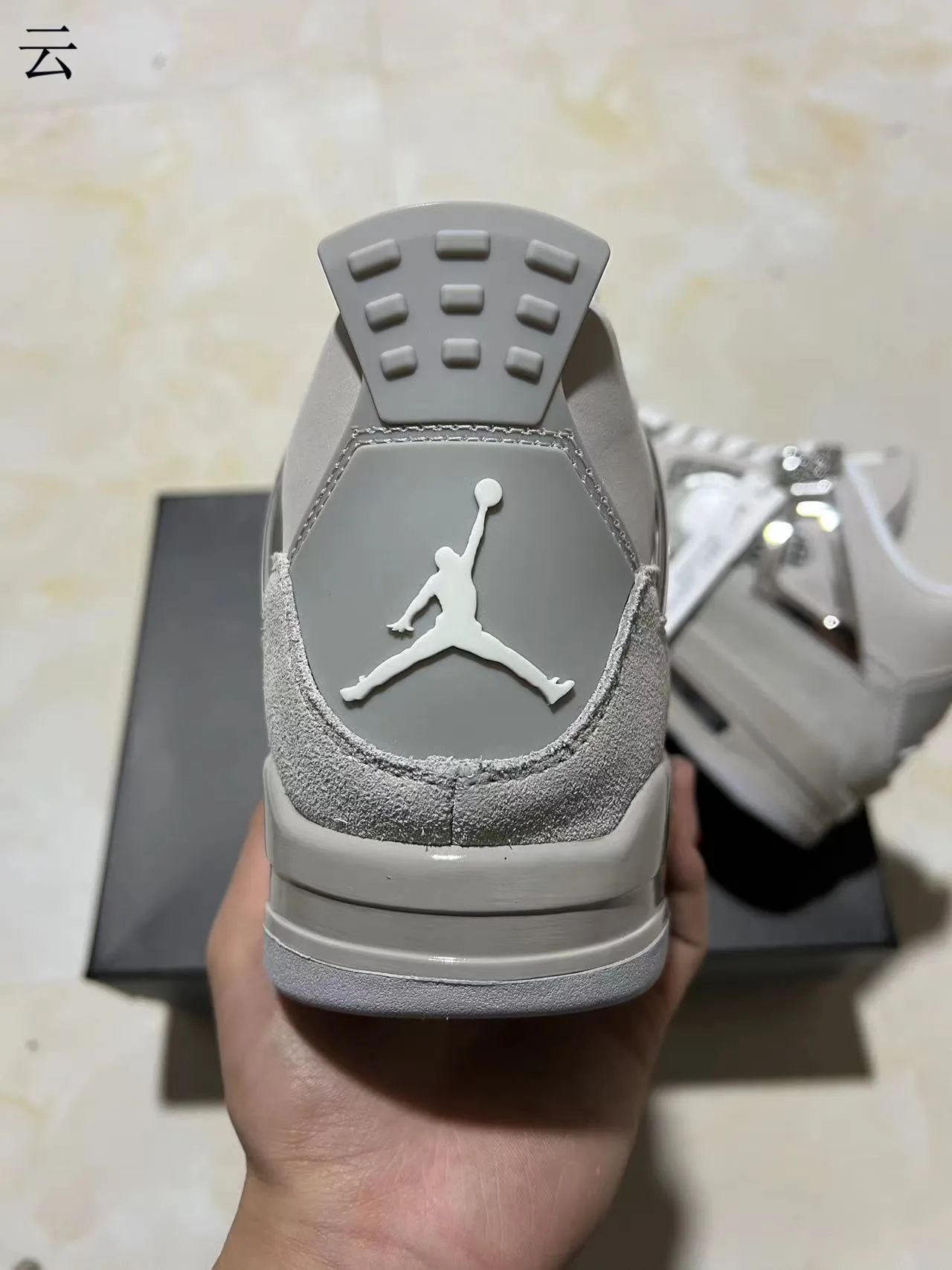 Tênis de basquete Air Jordan 4 em camurça cinza-claro com gaiola metálica 8