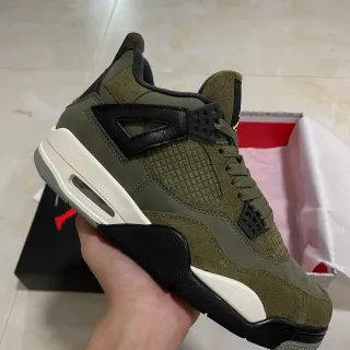 Air Jordan 4 Tênis de Basquete em Couro Macio e Malha Verde Oliva