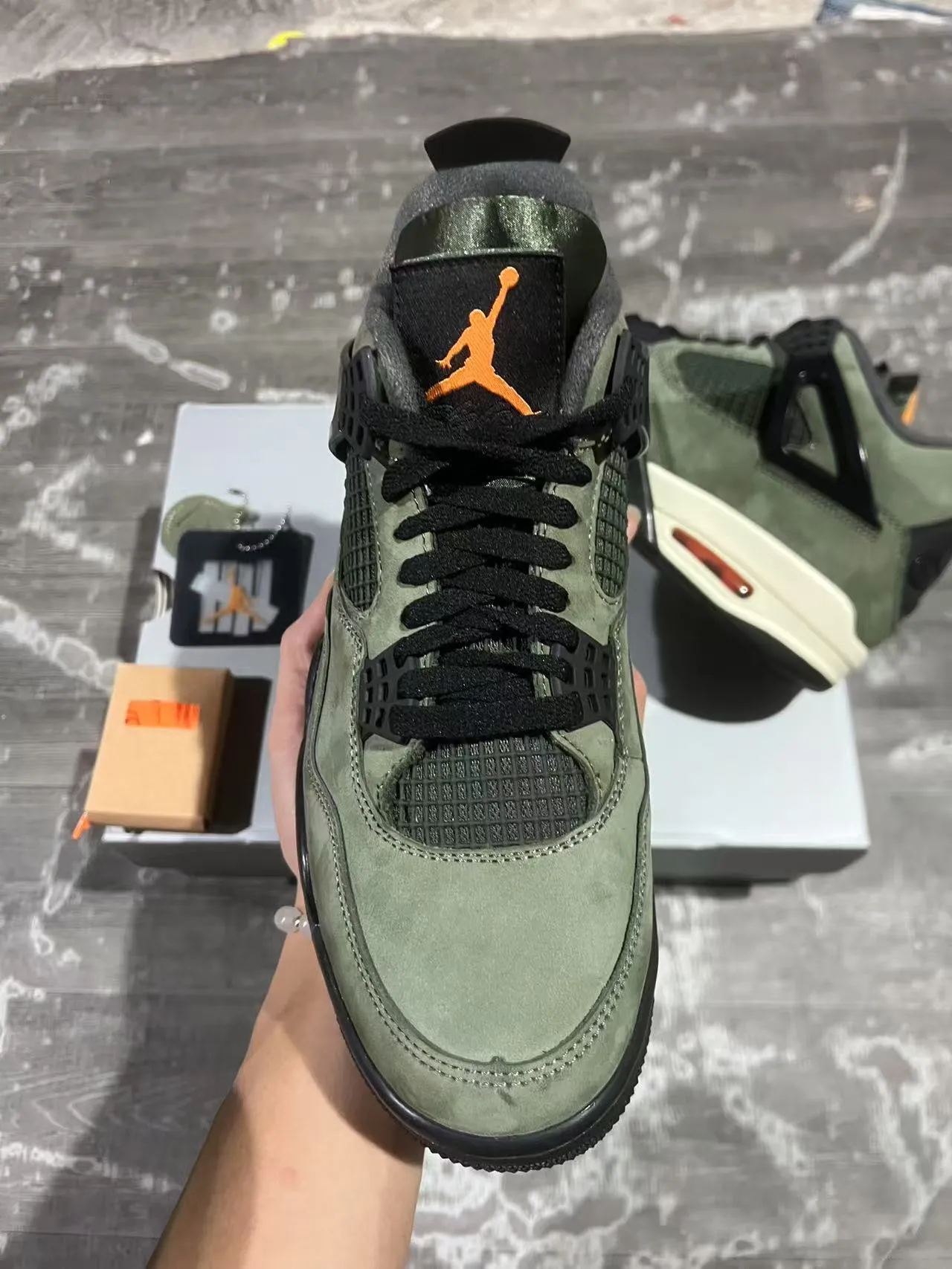 Air Jordan 4 Chaussures de Basketball Vert Olive Daim Noir Cage 10