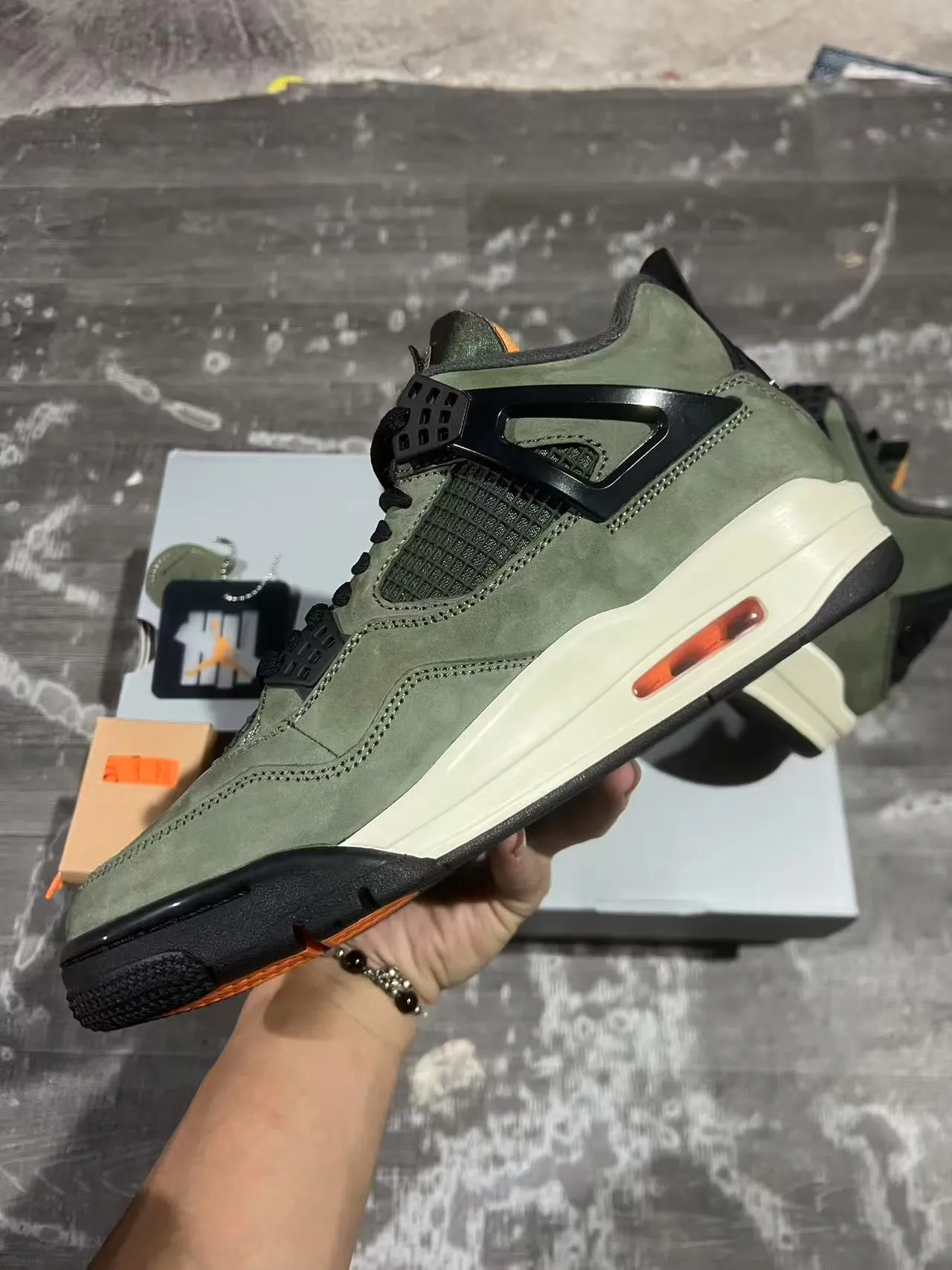 Air Jordan 4 Chaussures de Basketball Vert Olive Daim Noir Cage 4