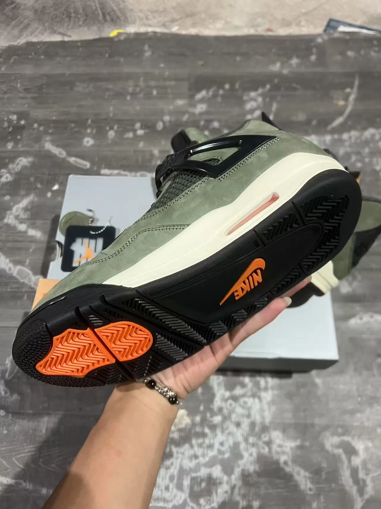 Air Jordan 4 Chaussures de Basketball Vert Olive Daim Noir Cage 5