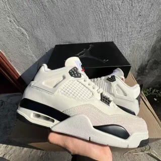 Tênis de basquete Air Jordan 4 branco e preto