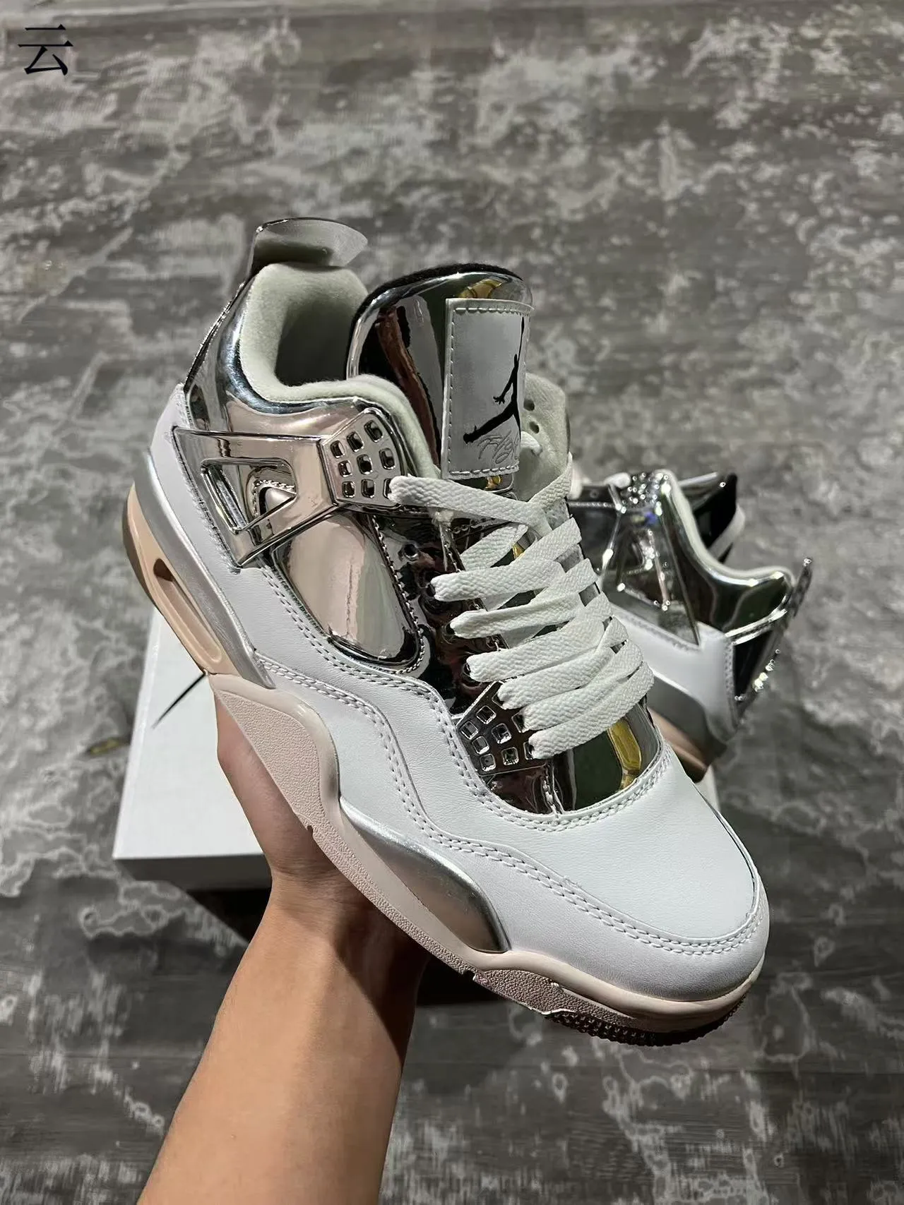 Tênis de basquete Air Jordan 4 branco prata metálica 2