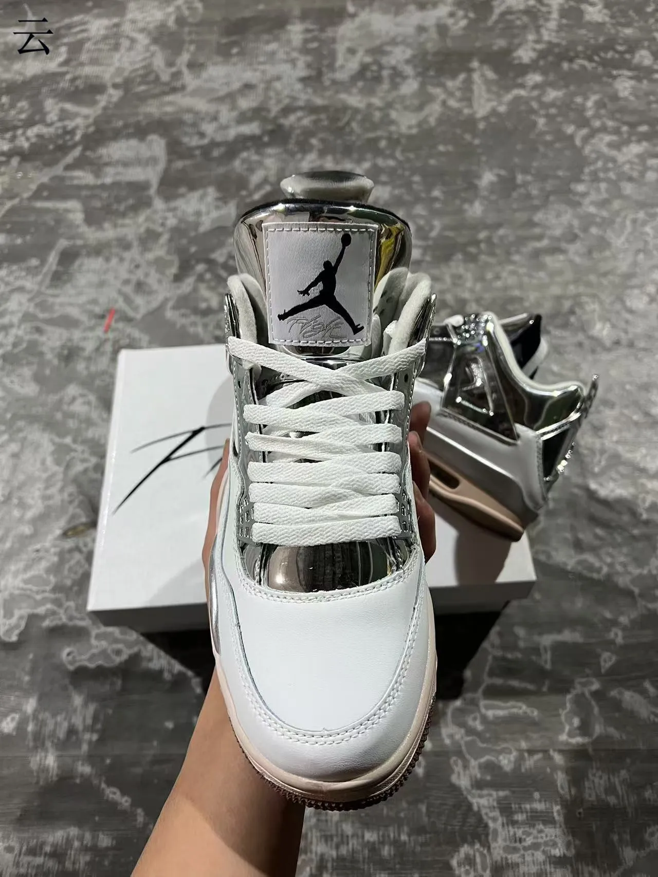 Tênis de basquete Air Jordan 4 branco prata metálica 3