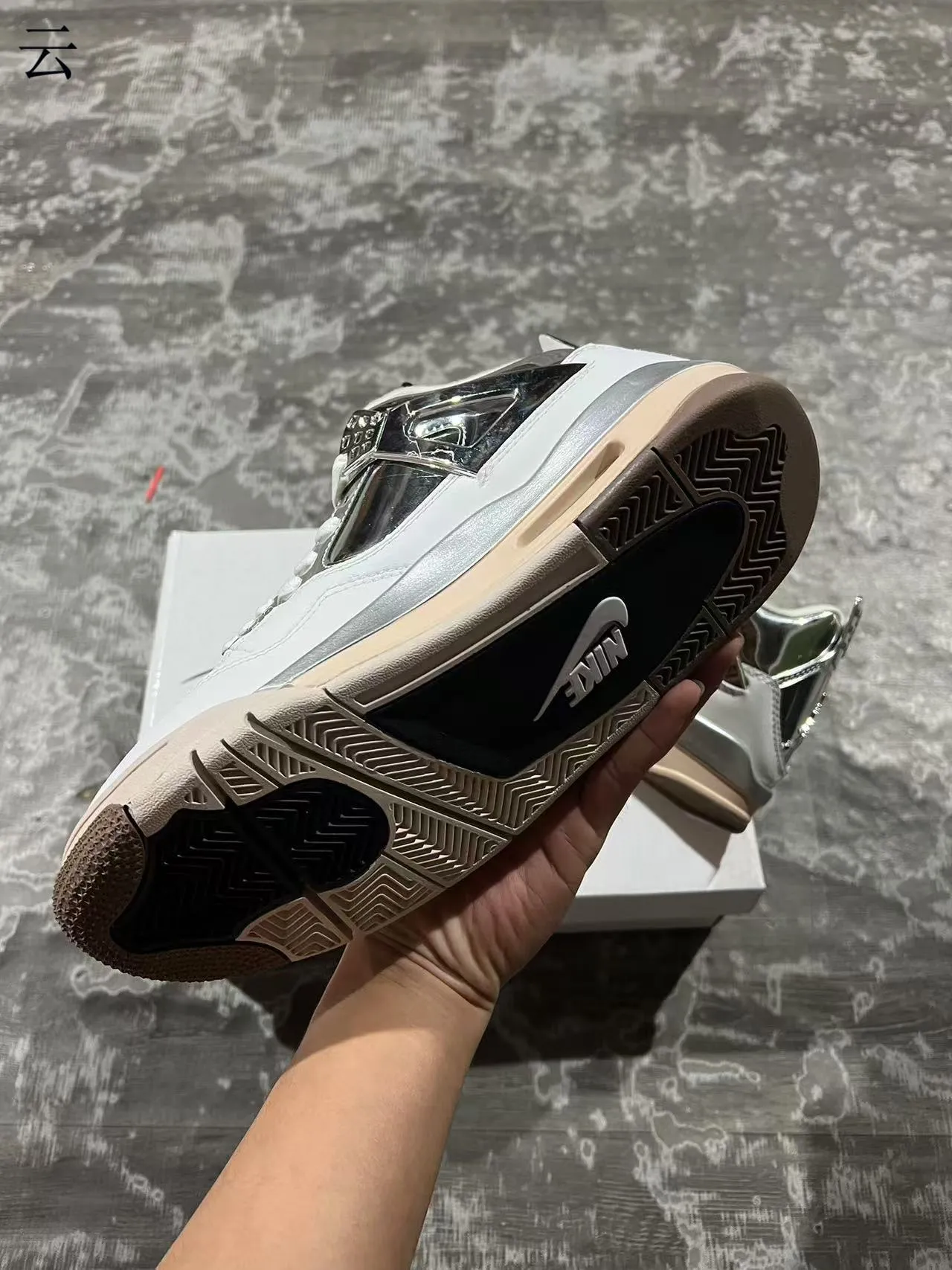 Tênis de basquete Air Jordan 4 branco prata metálica 6