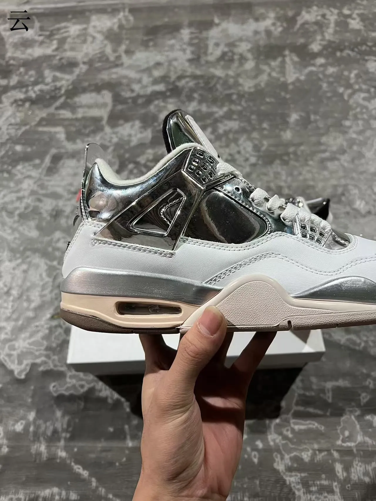 Tênis de basquete Air Jordan 4 branco prata metálica 7