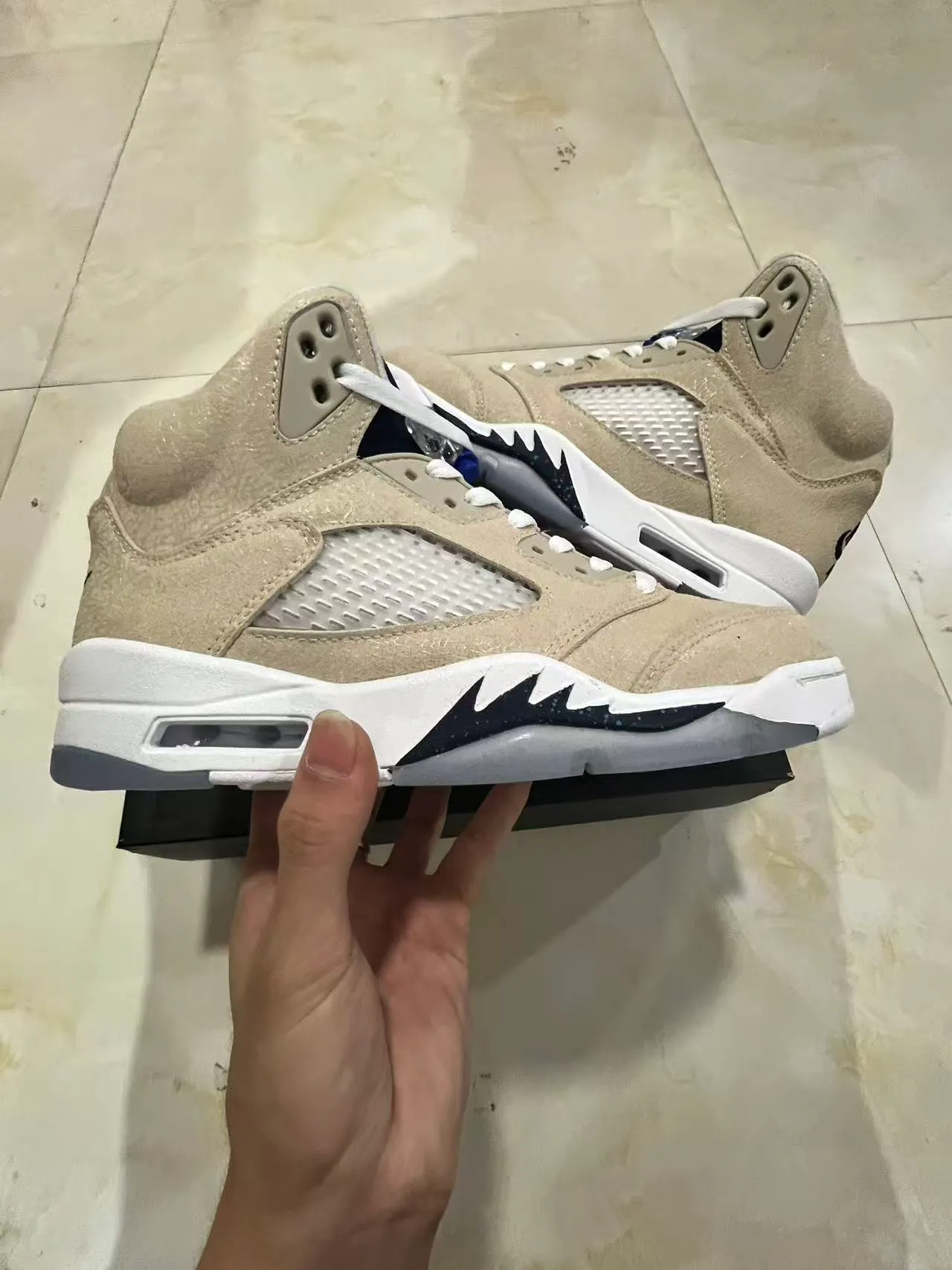 Air Jordan 5 বেইজ সোয়েড হাই-টপ বাস্কেটবল জুতো 7