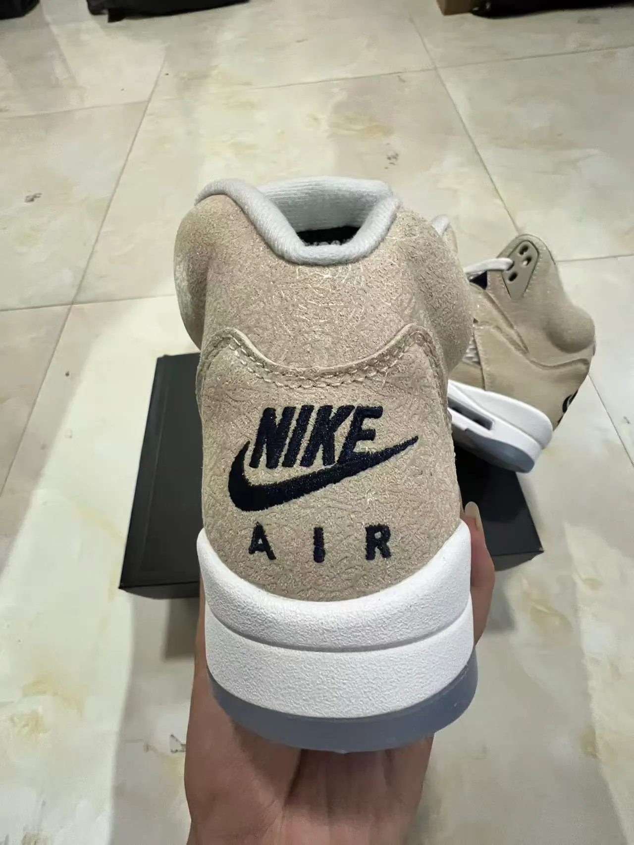 Air Jordan 5 বেইজ সোয়েড হাই-টপ বাস্কেটবল জুতো 8