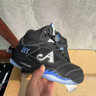 Tênis de basquete Air Jordan 5 preto e azul-royal NY 23