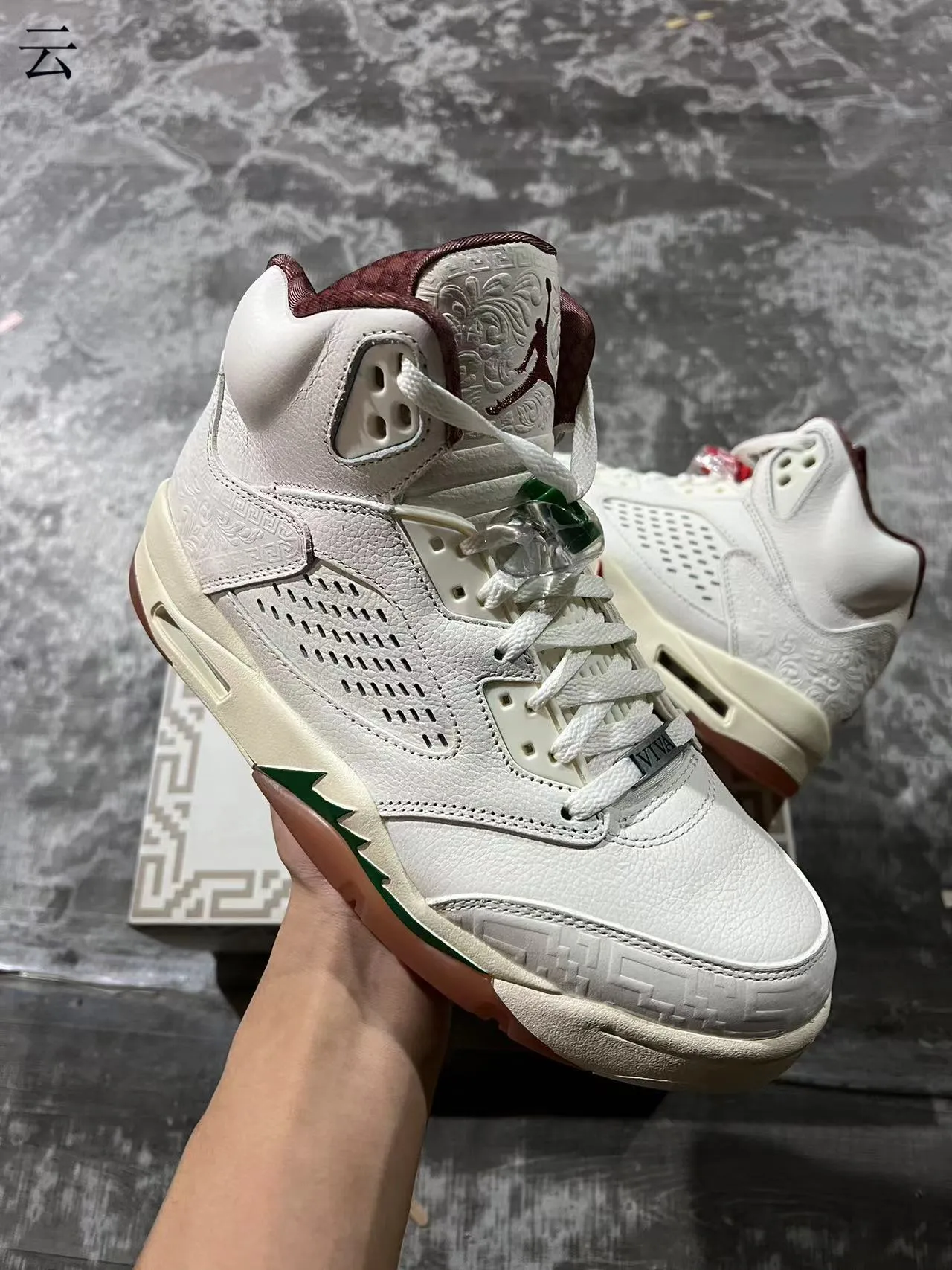 Tênis de basquete Air Jordan 5 branco verde bordô 2