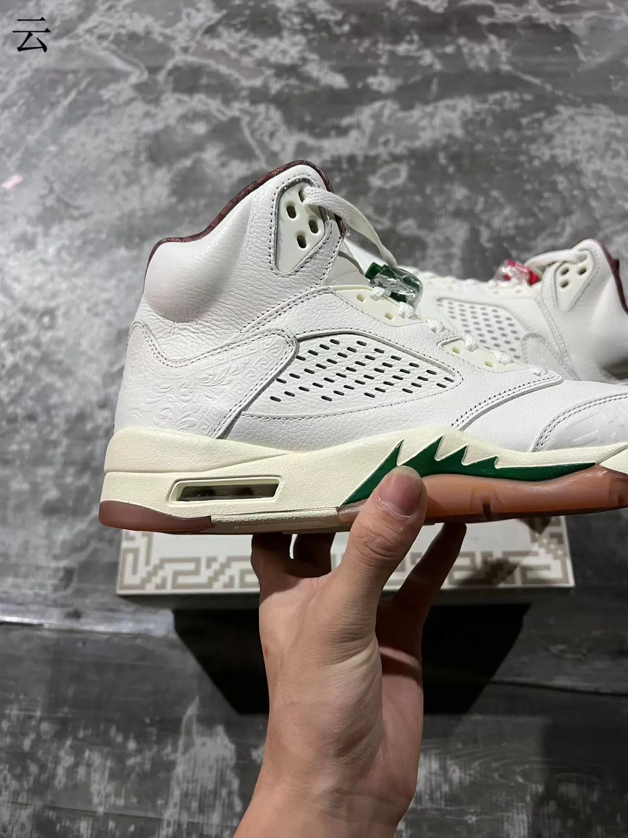 Tênis de basquete Air Jordan 5 branco verde bordô 7