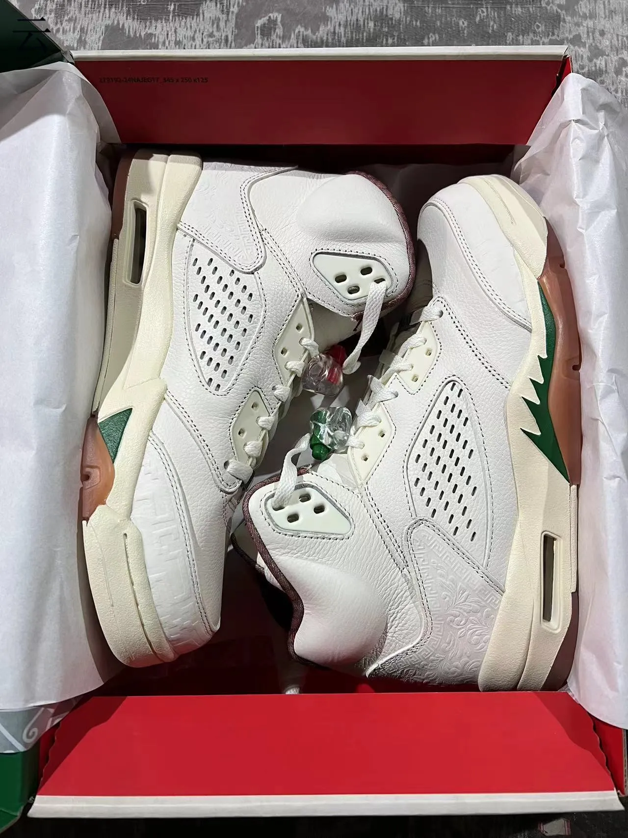 Tênis de basquete Air Jordan 5 branco verde bordô 9