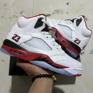 Air Jordan 5 白红黑篮球鞋