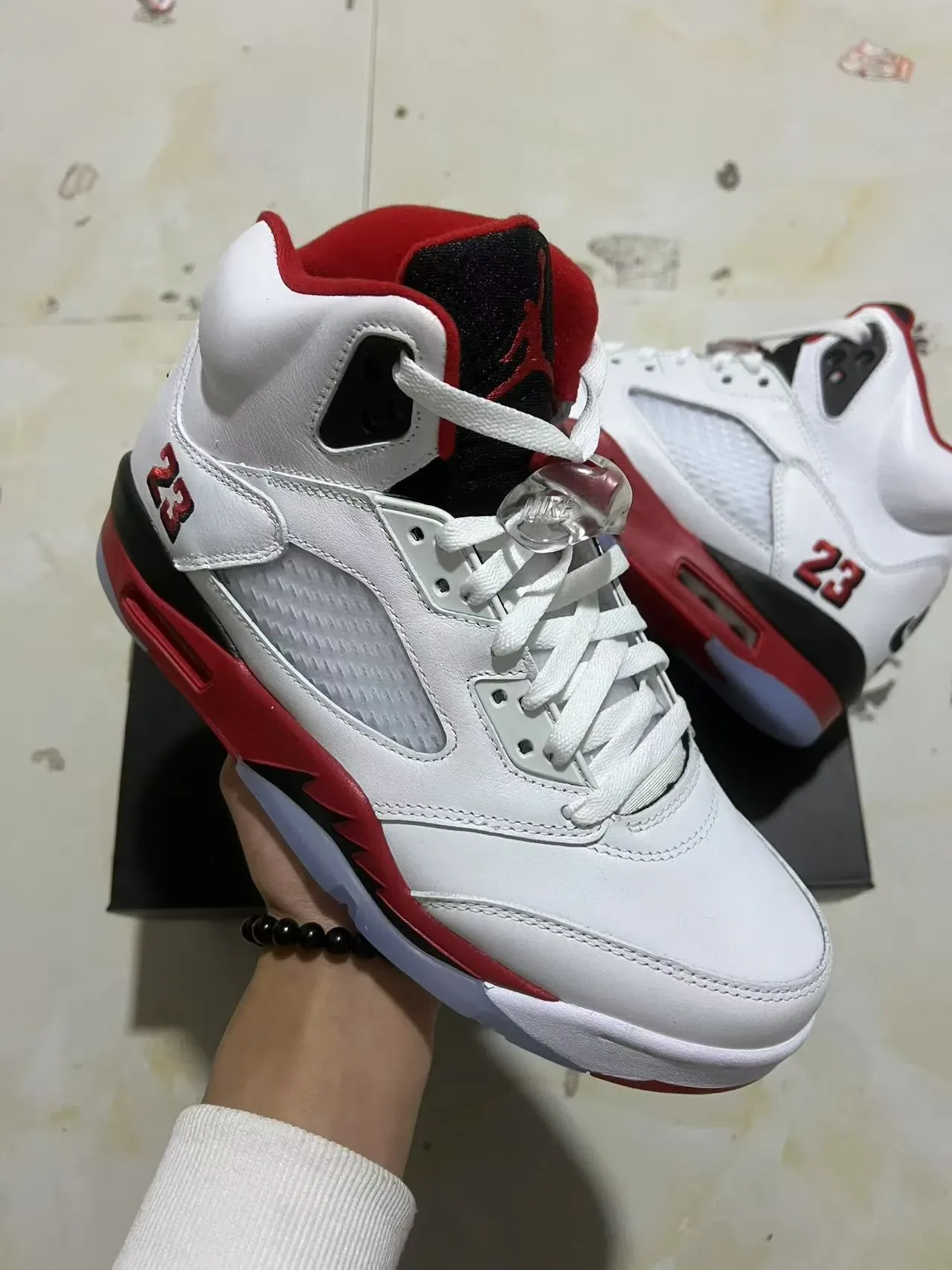 Air Jordan 5 blanc rouge noir chaussures de basket 2