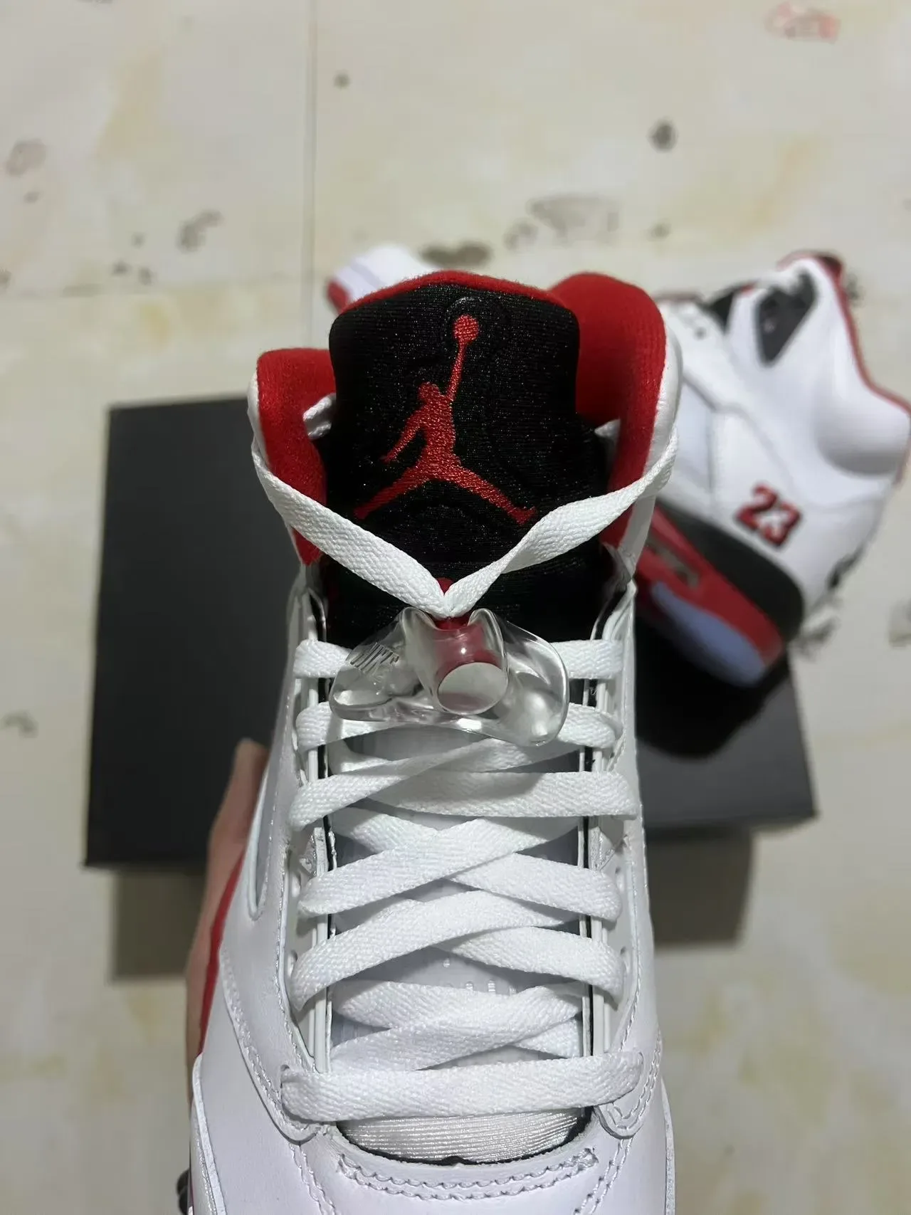 Air Jordan 5 blanc rouge noir chaussures de basket 4