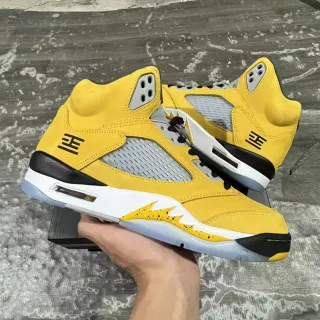Tênis de basquete Air Jordan 5 amarelo preto branco