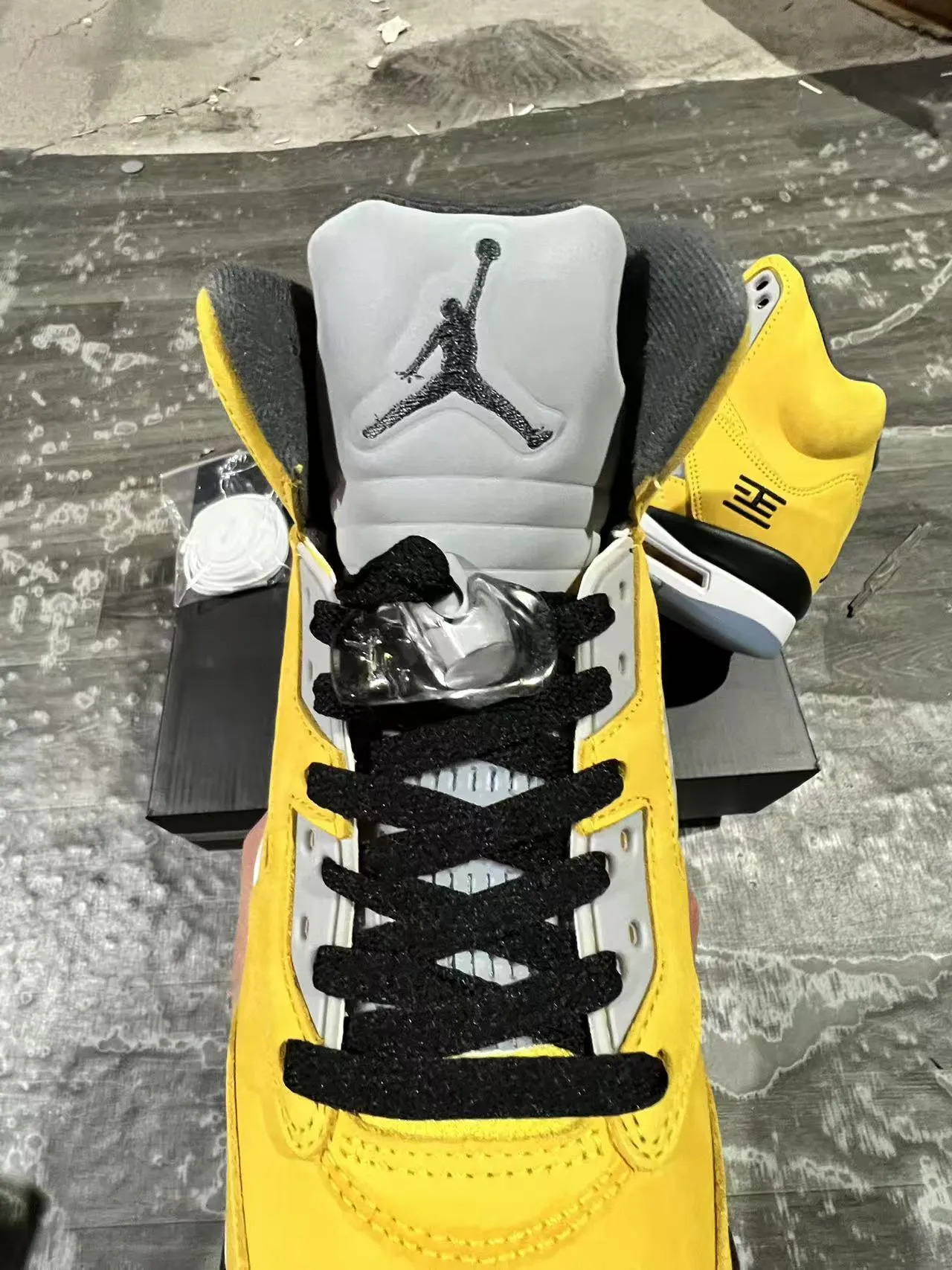 Air Jordan 5 पीले काले सफेद बास्केटबॉल जूते 4