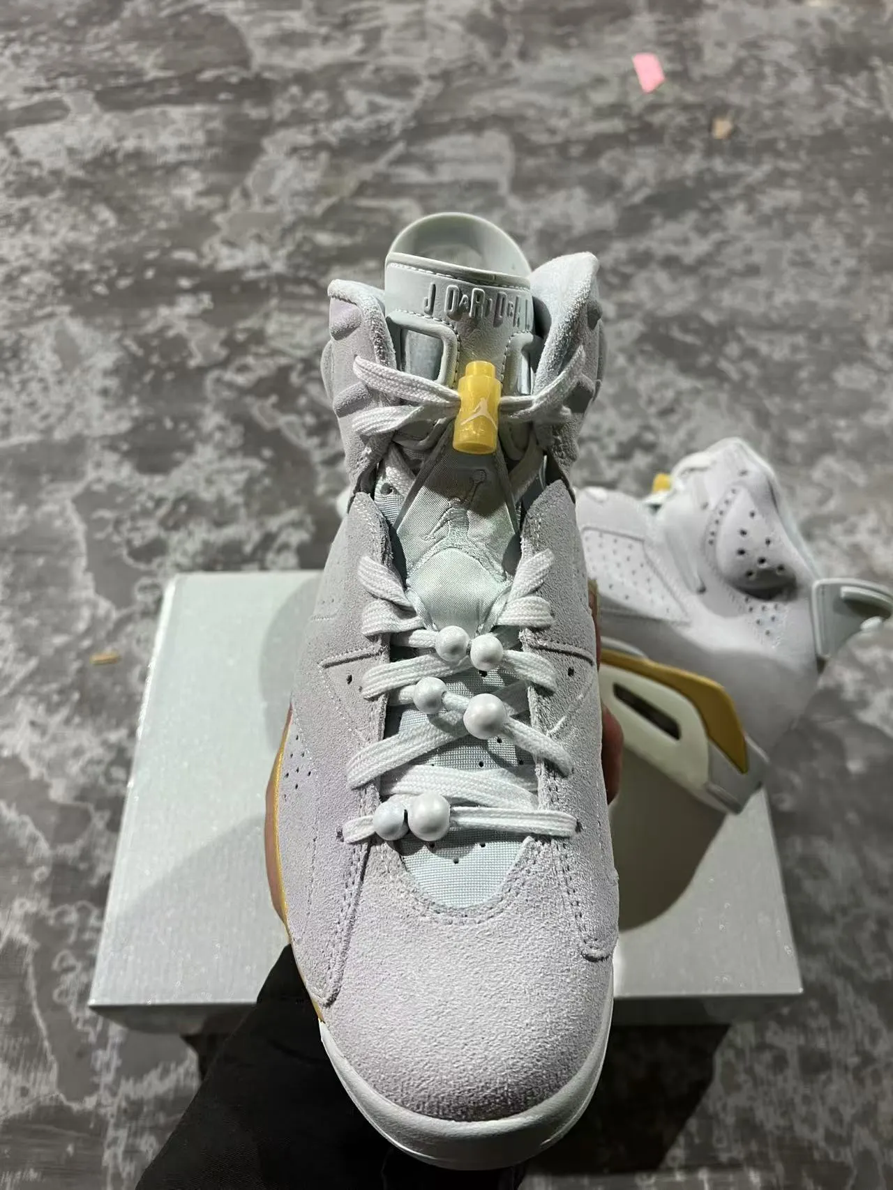 Air Jordan 6 हल्के भूरे और सुनहरे बास्केटबॉल जूते 3