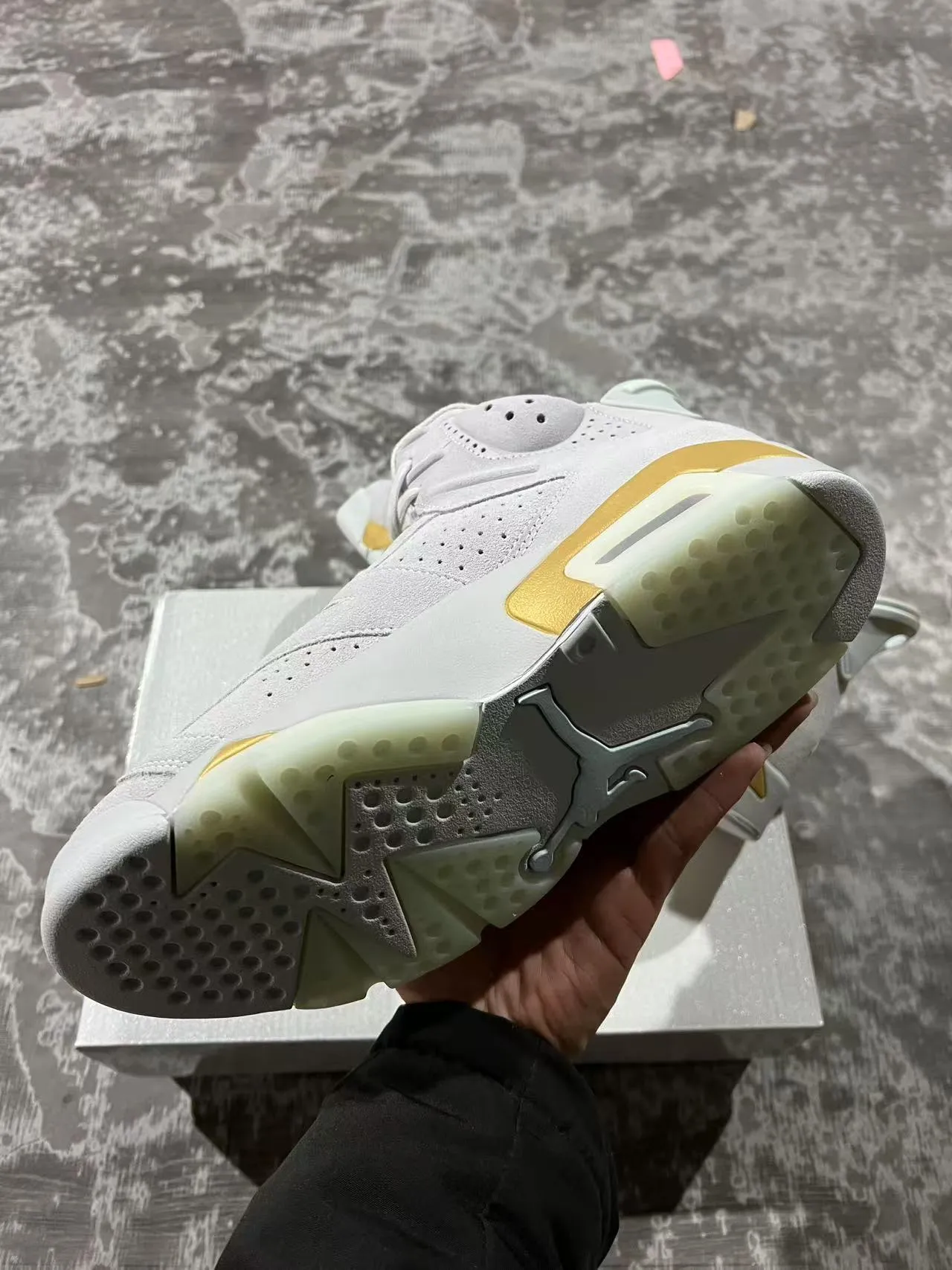 Air Jordan 6 हल्के भूरे और सुनहरे बास्केटबॉल जूते 6