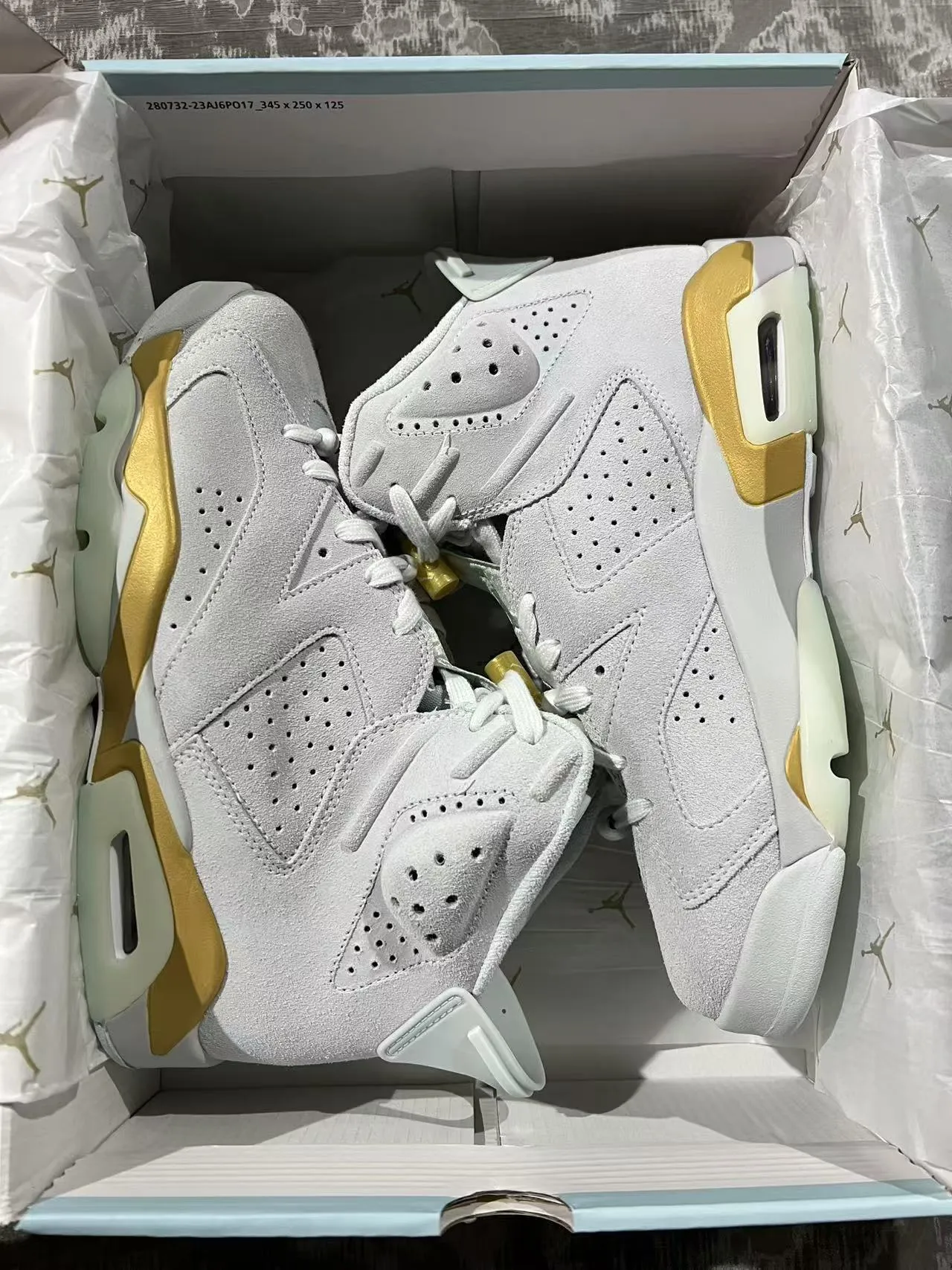 Air Jordan 6 हल्के भूरे और सुनहरे बास्केटबॉल जूते 9