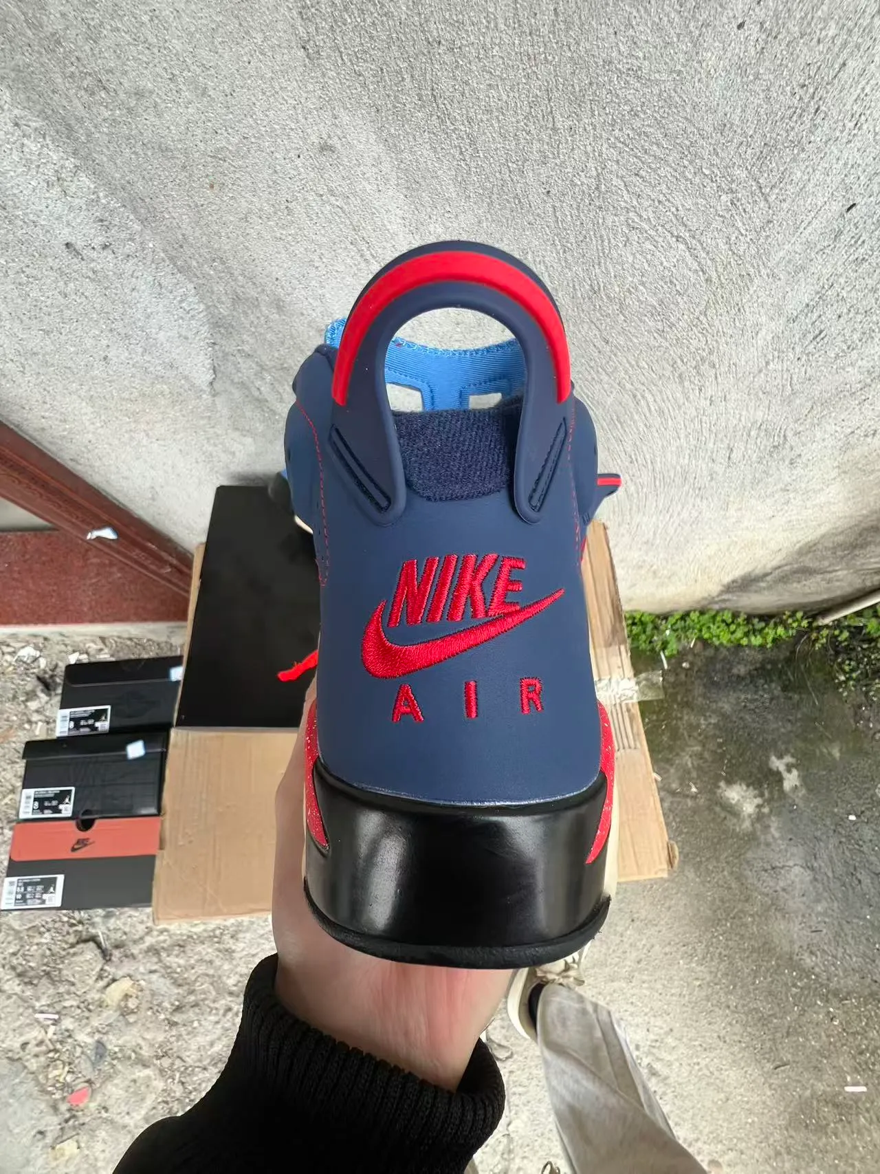 Tênis de basquete Air Jordan 6 azul-marinho, azul-claro e pontilhado vermelho 8