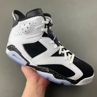 Tênis de basquete Air Jordan 6 com entressola salpicada em branco e preto