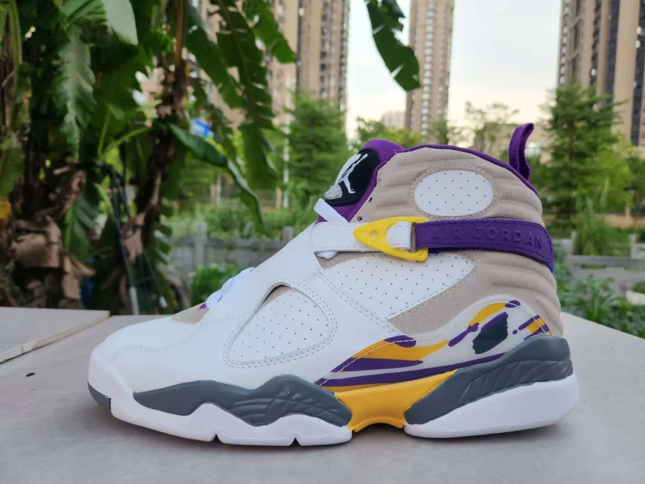 Chaussures de basketball Air Jordan 8 blanc violet jaune 3