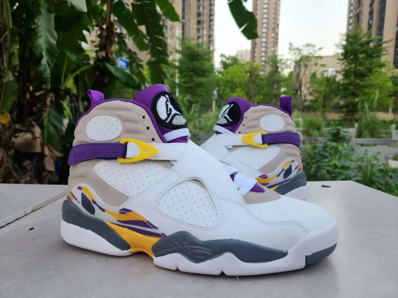 Chaussures de basketball Air Jordan 8 blanc violet jaune 5