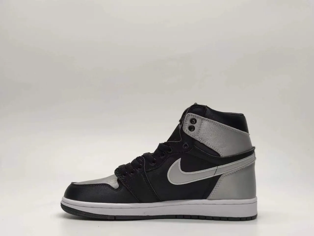 Chaussures de basketball montantes Air Jordan avec empeigne en cuir et matière synthétique Noir et Gris 3