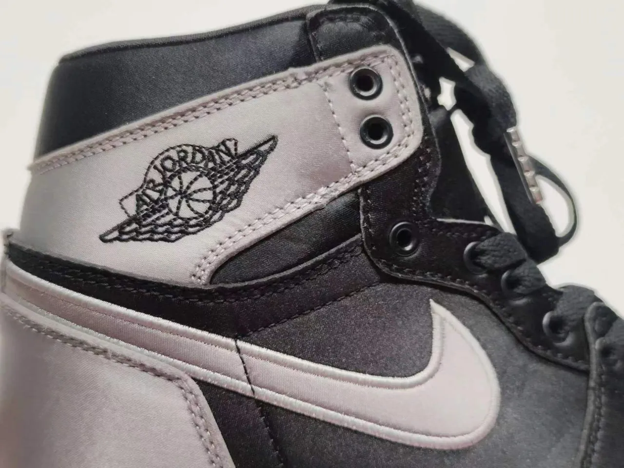 Chaussures de basketball montantes Air Jordan avec empeigne en cuir et matière synthétique Noir et Gris 5