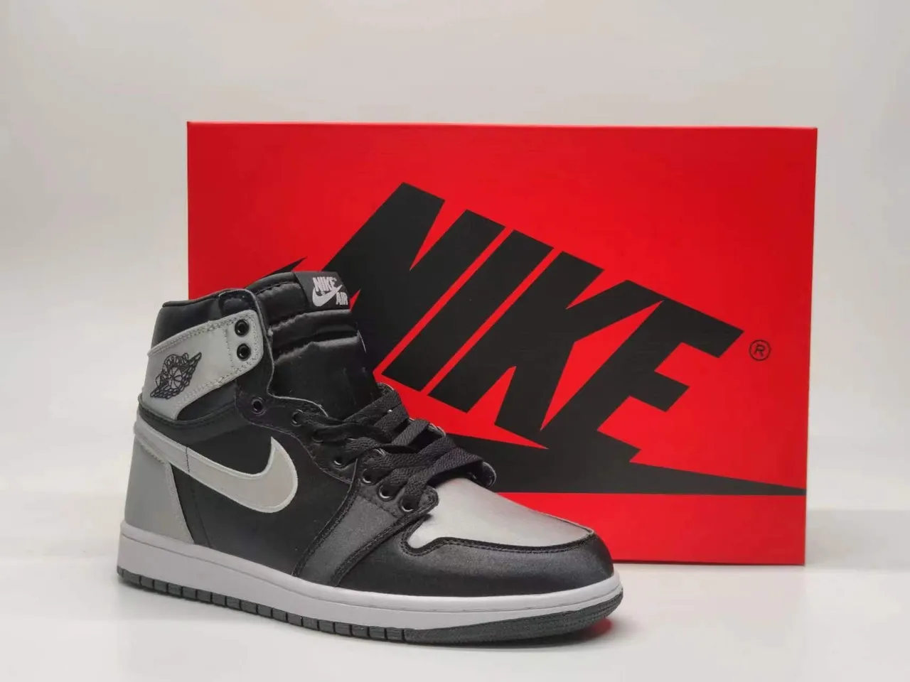 Chaussures de basketball montantes Air Jordan avec empeigne en cuir et matière synthétique Noir et Gris 6