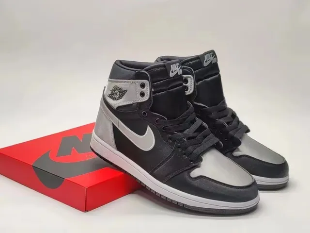 Chaussures de basketball montantes Air Jordan avec empeigne en cuir et matière synthétique Noir et Gris 8