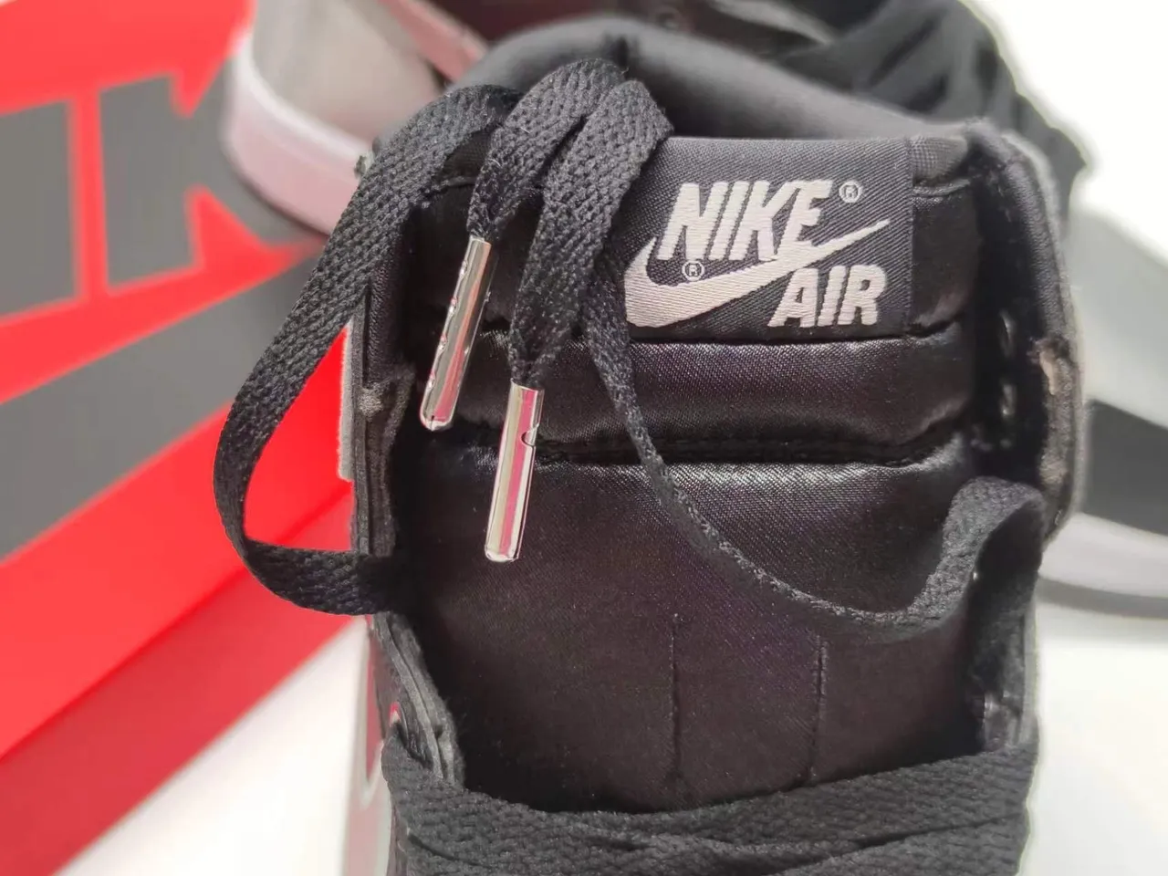 Chaussures de basketball montantes Air Jordan avec empeigne en cuir et matière synthétique Noir et Gris 9