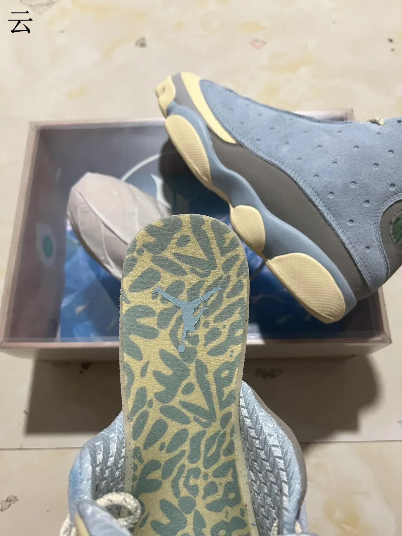 Air Jordan Bleu Beige Perforé Daim Supérieur Fenêtre Circulaire Talon Chaussures de Basketball 6
