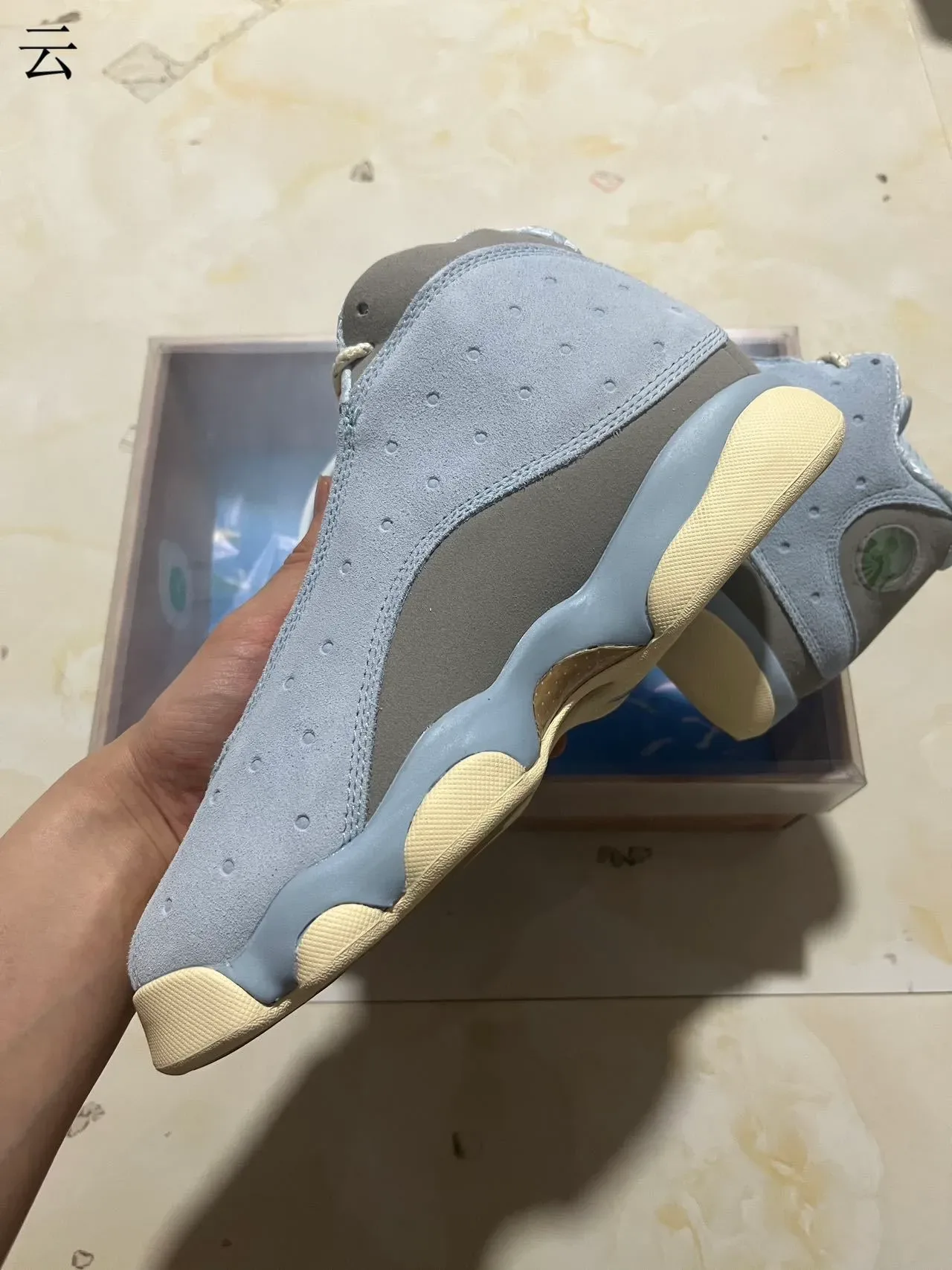 Air Jordan Bleu Beige Perforé Daim Supérieur Fenêtre Circulaire Talon Chaussures de Basketball 7